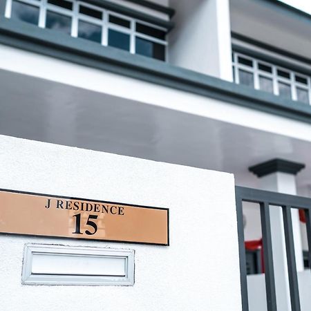 J Residence Banting  Exterior foto