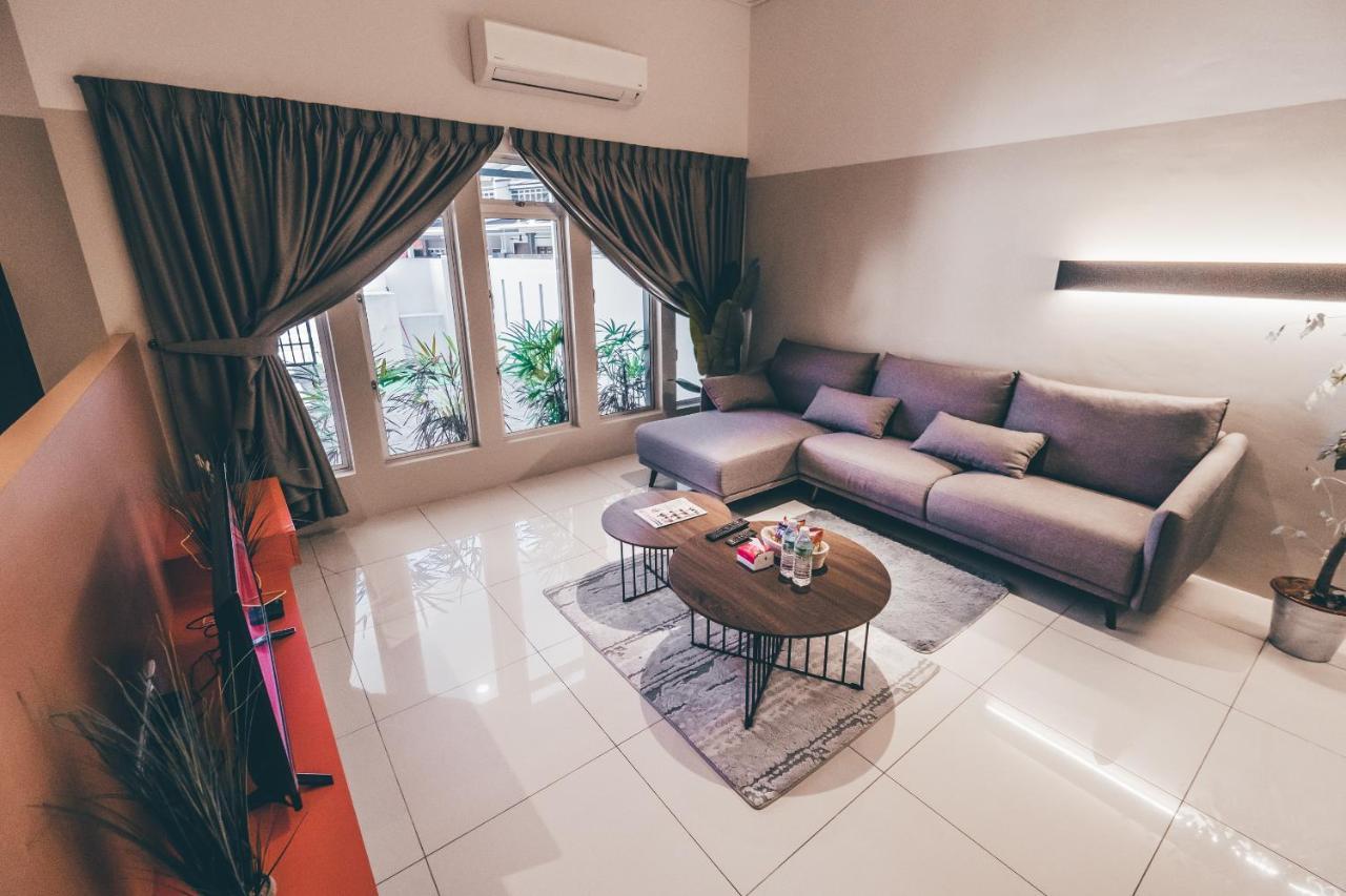 J Residence Banting  Exterior foto