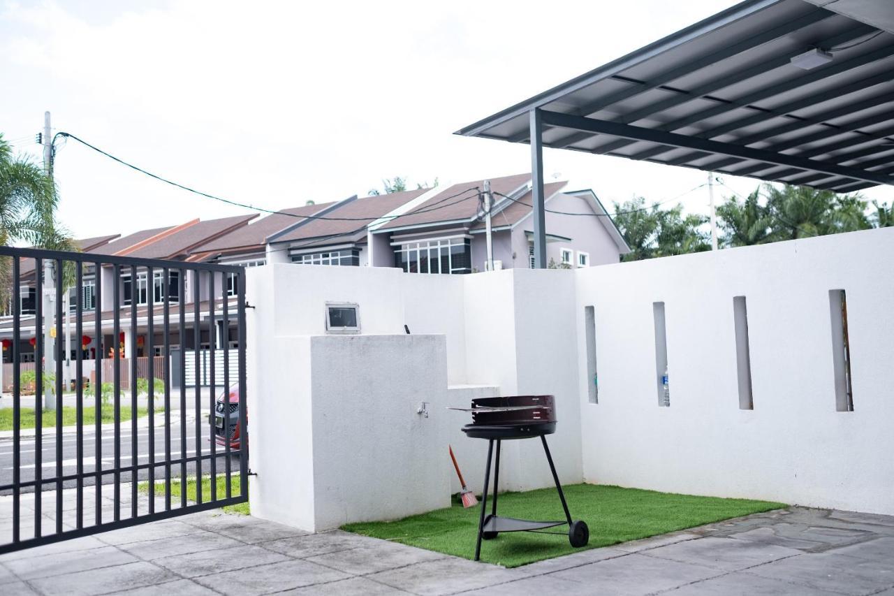 J Residence Banting  Exterior foto